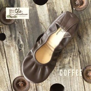 Size 7 Coffee Classic Storehouse Flats